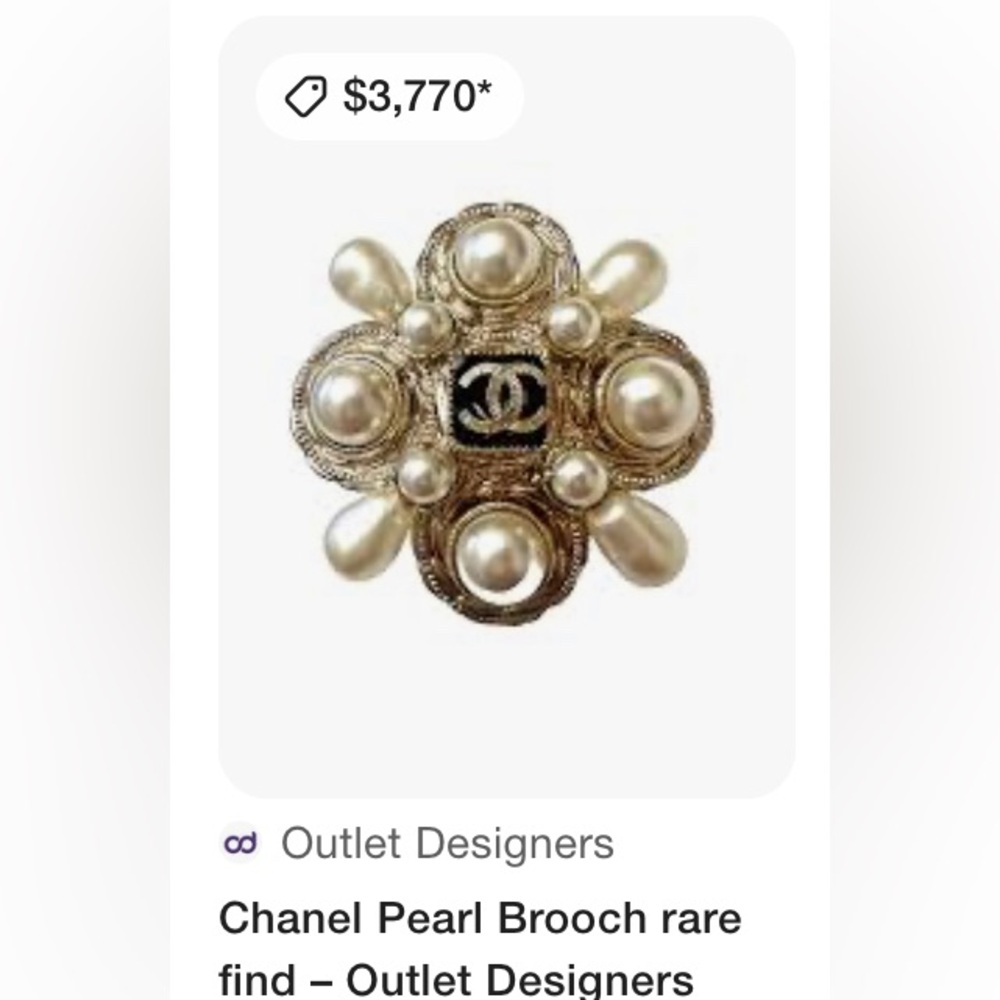 Vintage CHANEL 2018 Autumn Faux Pearl & Resin CC Logo Brooch Pin - Picture 9 of 13